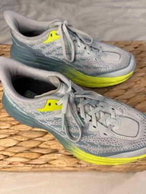Hoka Speedgoat 5 Women's 7 Blue Fog Dayglow Trail Running Shoes Vibram